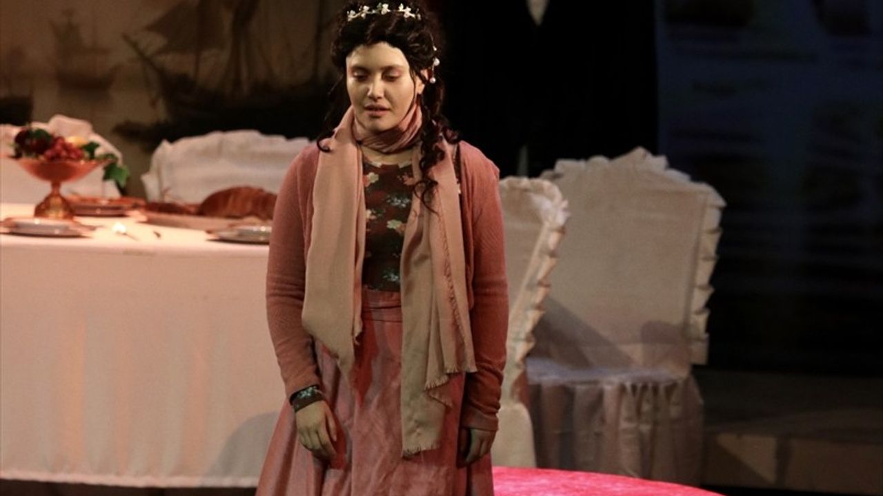 Samsun Devlet Opera ve Balesi 'La Traviata' Operasını Sahneledi