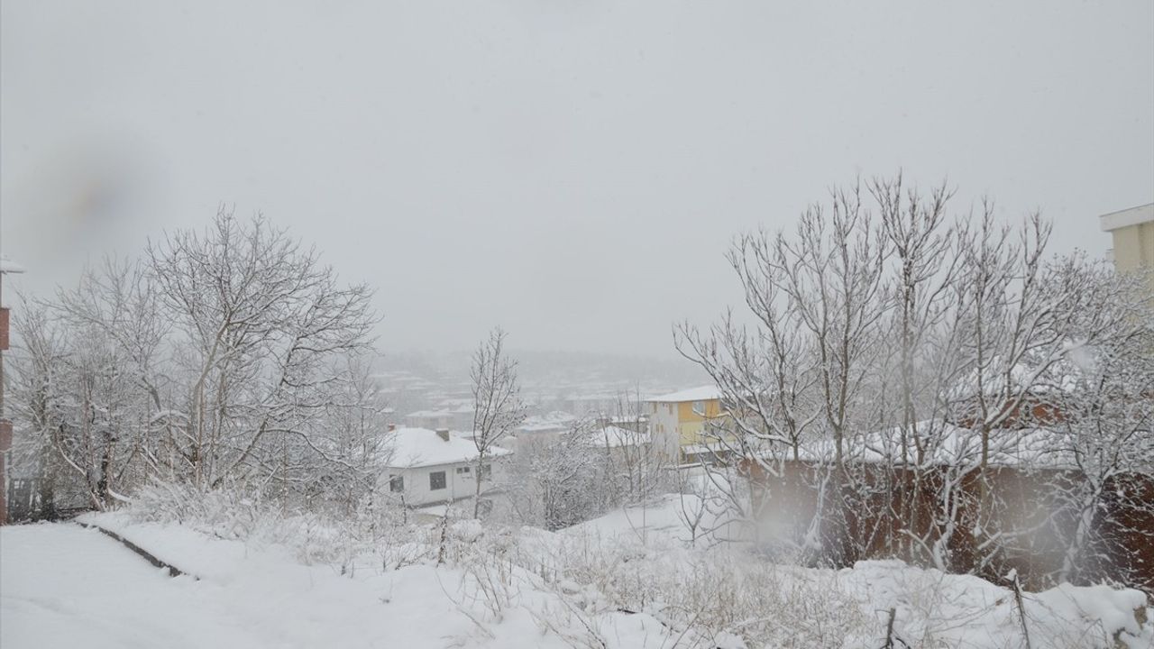 Samsun Havza'da Yoğun Kar Yağışı Etkisini Gösteriyor