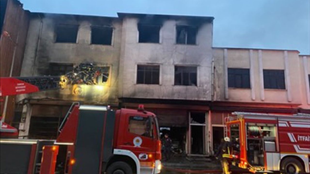 Samsun Tekkeköy'de Kauçuk Fabrikasında Yangın Kontrol Altına Alındı