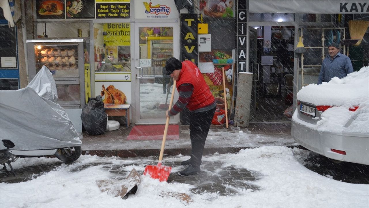 Samsun'un Havza ilçesinde etkili kar yağışı devam ediyor
