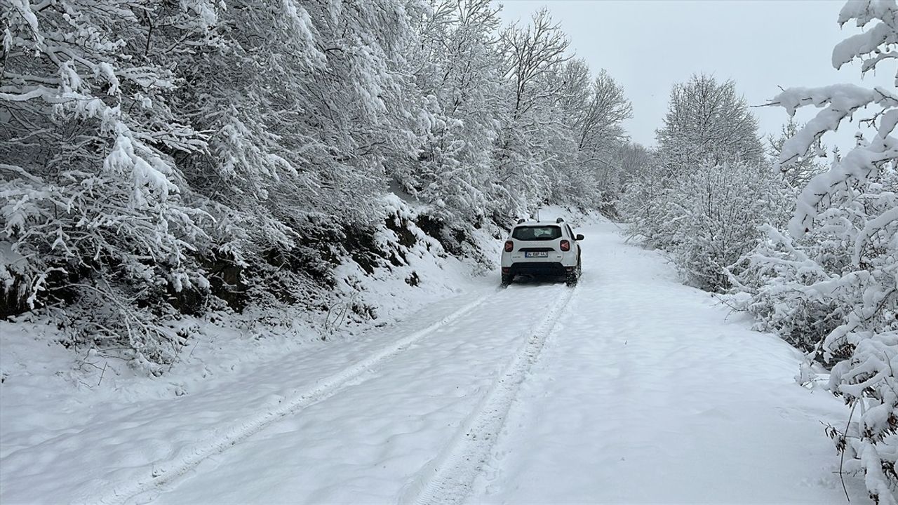 Samsun'un İlkadım İlçesinde Gürgendağ Karla Beyaz Örtüyle Kaplandı