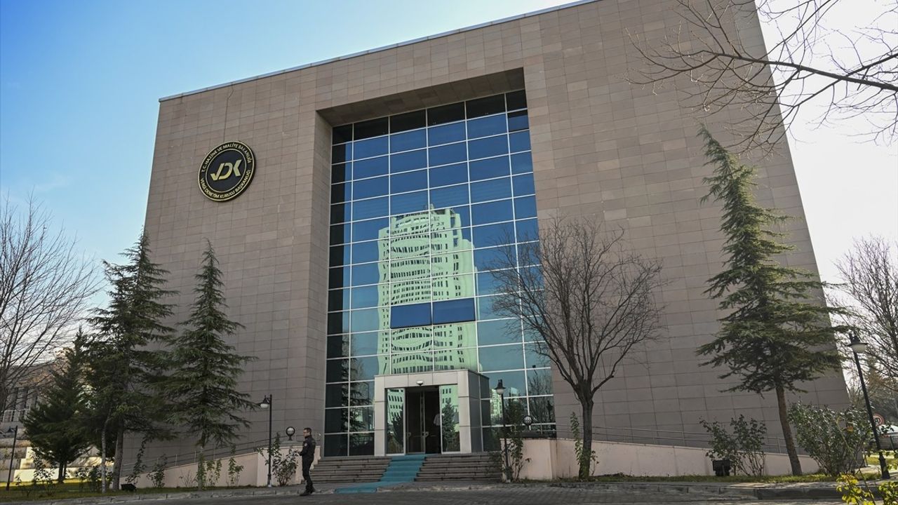 Sanatçılar Üzerinde Vergi Denetimi Başlatıldı: 150 Kişide Uyumsuzluk Tespit Edildi