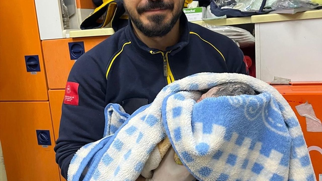Şanlıurfa'da Ambulansta Doğum Yapan İki Kadın, Sağlık Çalışanının İsmini Verdi