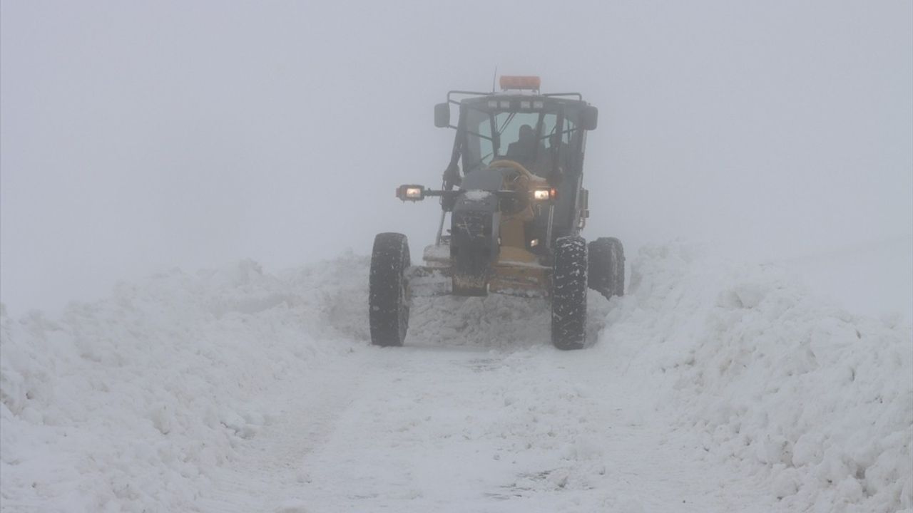 Şanlıurfa'da Kar Nedeniyle Kapanan 31 Kırsal Mahalle Yolu Tekrar Ulaşıma Açıldı