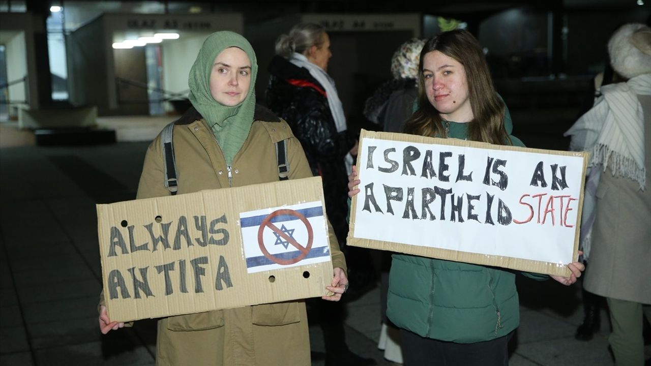 Saraybosna'da İsrail Kadın Buz Hokeyi Takımına Protesto