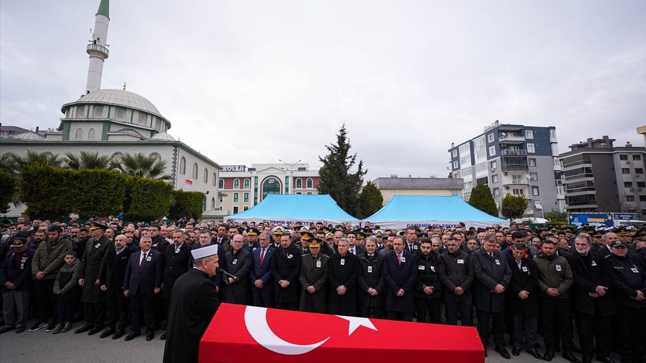 Şehit Uzman Çavuş Oktay, İzmir'de Son Yolculuğuna Uğurlandı