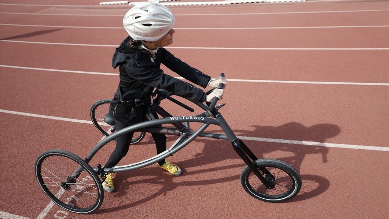 Serebral Palsili Sporcu Canan Doğan, Üç Tekerlekli Bisikletle Atletizme Başladı
