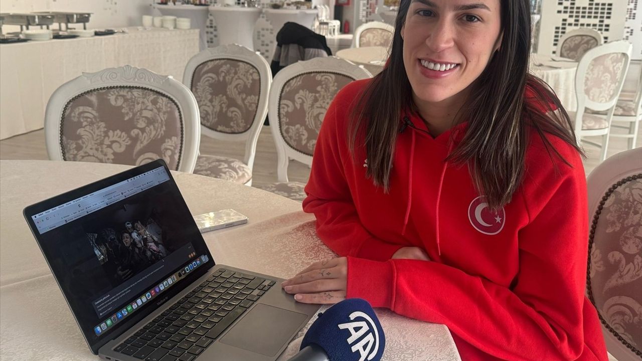 Sevgi Uzun, Anadolu Ajansı'nın 'Yılın Kareleri' Oylamasına Katıldı