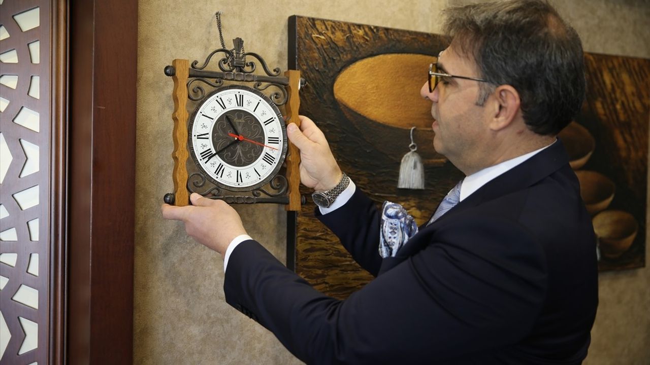 Siirtli Avukat Diyaeddin Temiz'in Antika Saat Tutkusu