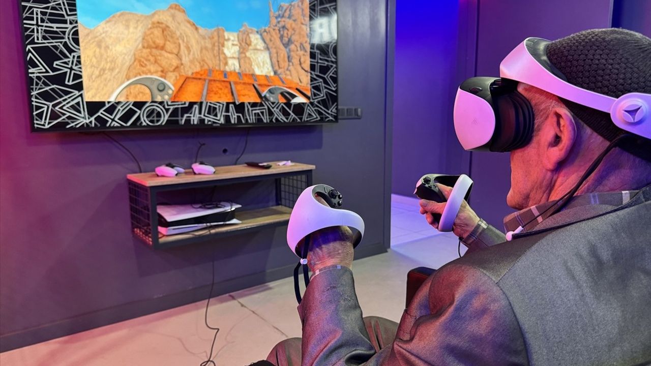 Sinop'ta Çocuklar Huzurevi Sakinlerini Dijital Dünyayla Tanıştırdı