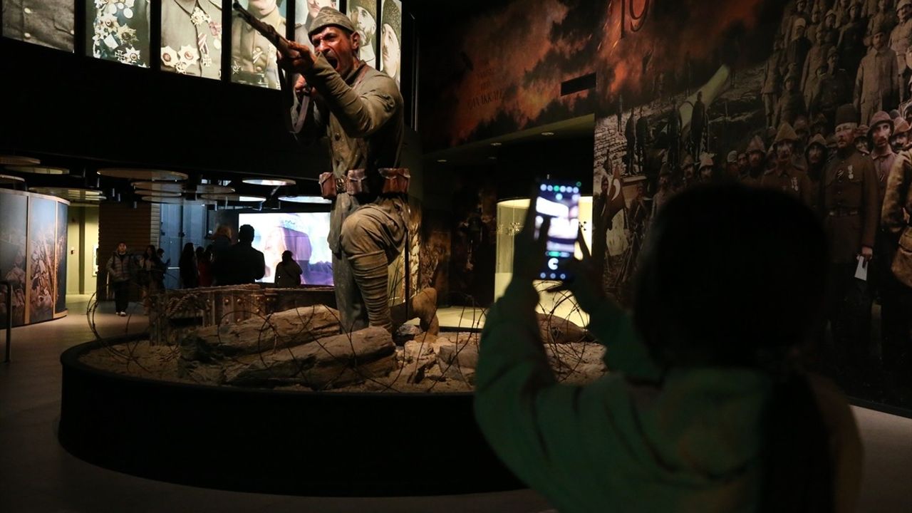 Şırnaklı Öğrenciler, Çanakkale Şehitlikleri ve Anıtlarını Ziyaret Etti