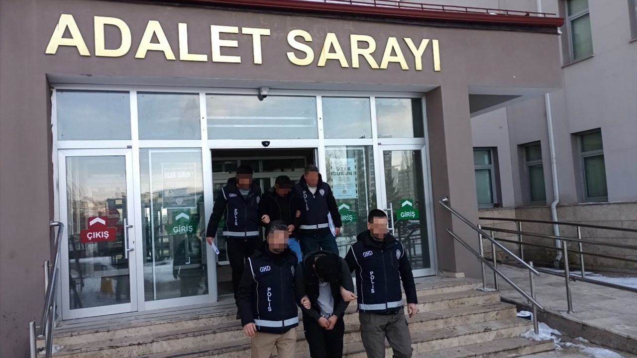 Sivas'ta Düzensiz Göçmen Operasyonu: 3 Afgan Yakalandı