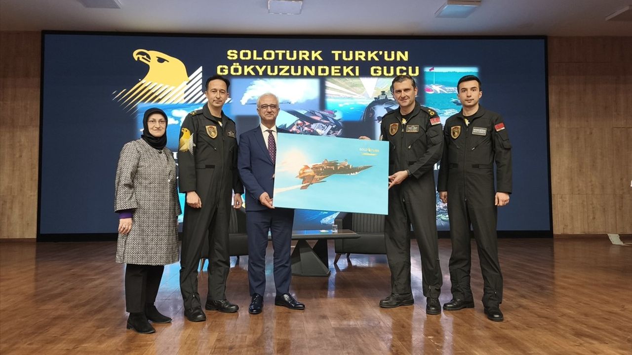 SOLOTÜRK Pilotları, Gençlerle Köklerden Göklere Projesi Kapsamında Buluştu