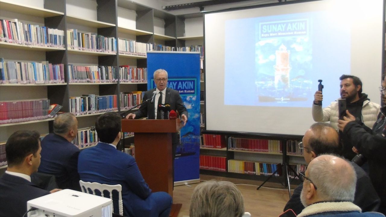 Sunay Akın'ın "Koyu Mavi Memleket Kumaşı" Kitabı Gaziantep'te Tanıtıldı