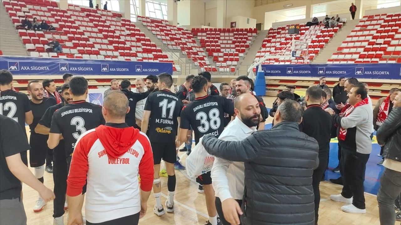 Sungurlu Belediyespor, AXA Sigorta Erkekler Voleybol 2. Lig'de Şampiyon Oldu