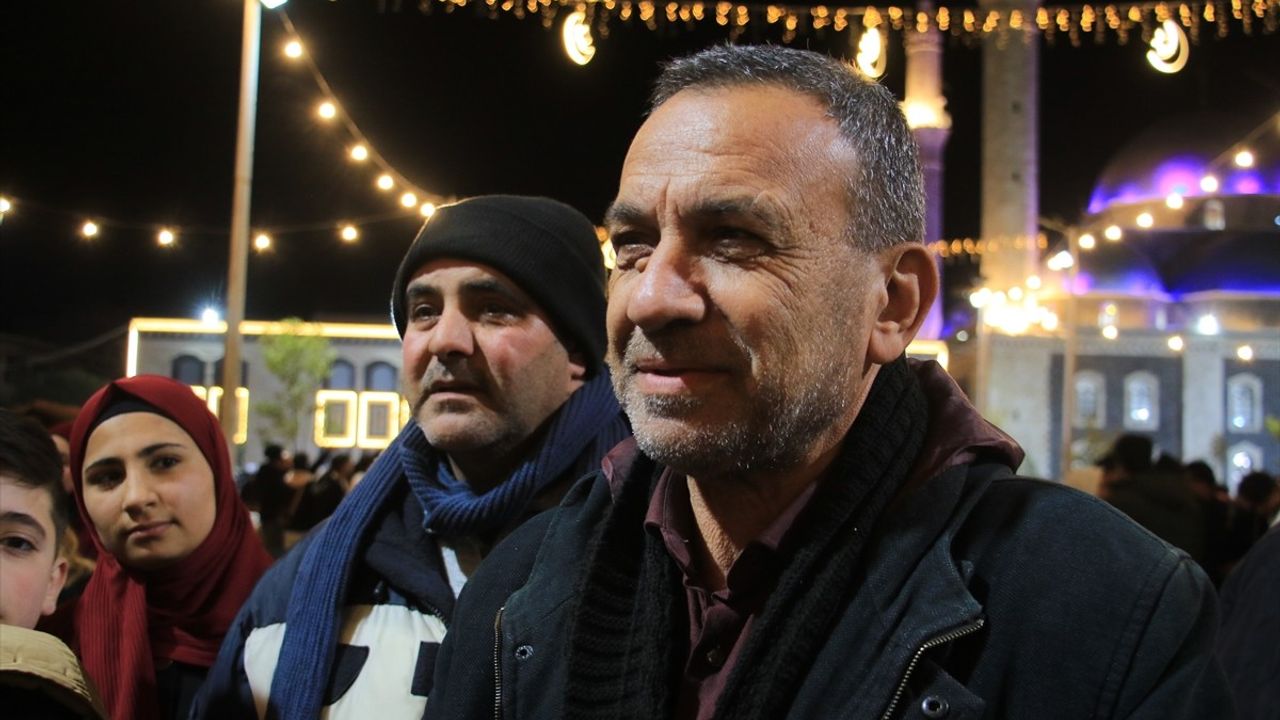 Suriye'de İlk Teravih Namazı Humus'taki Halid Bin Velid Camisi'nde Kılındı