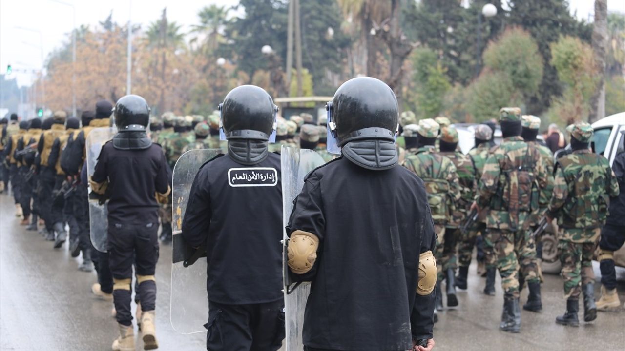 Suriye Savunma Bakanlığı, Halep'te İlk Askeri Mezuniyet Törenini Gerçekleştirdi