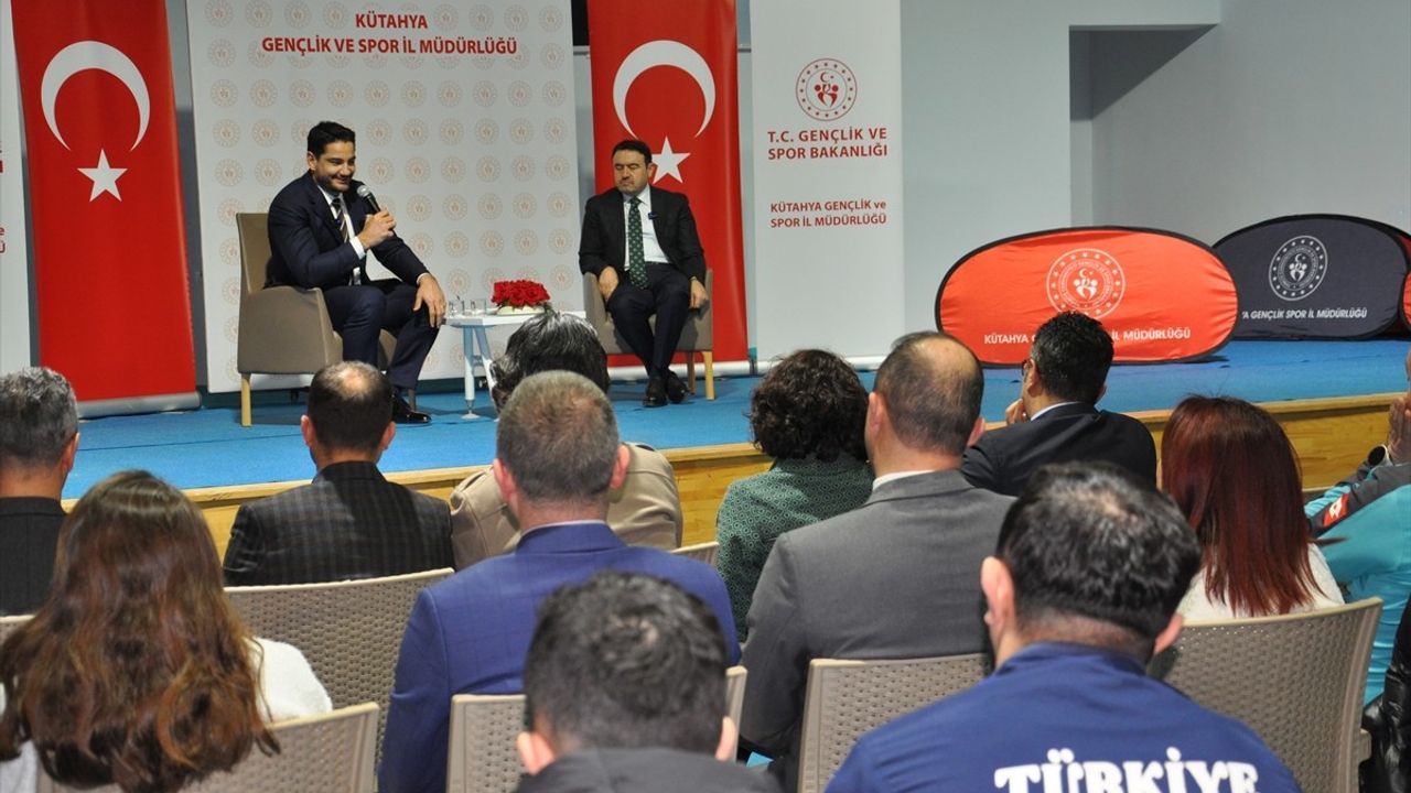 Taha Akgül Kütahya'da Genç Sporcularla Bir Araya Geldi