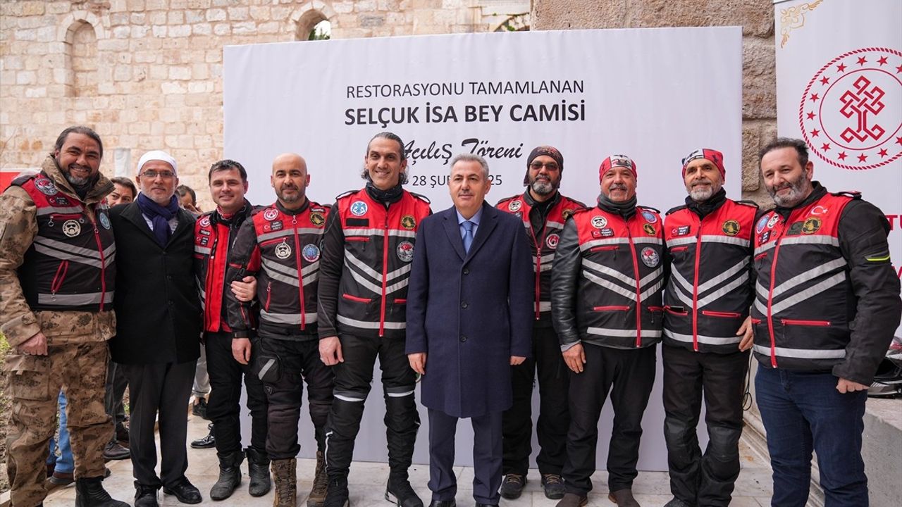 Tarihi İsa Bey Camisi Restorasyonu Tamamlandı, Cemaatiyle Yeniden Buluştu