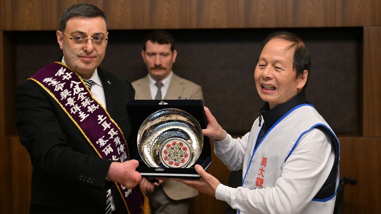 Tayvan'dan AK Parti Milletvekili Serkan Bayram'a 'Küresel Yaşam Sevgisi Ödülü'