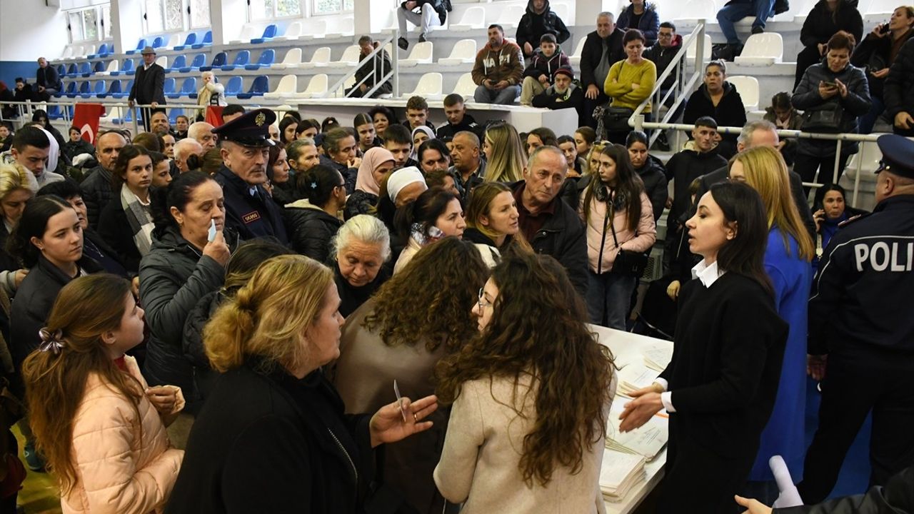 TİKA, Arnavutluk'ta Yetim Çocukları Olan 700 Aileye Gıda Yardımı Dağıttı