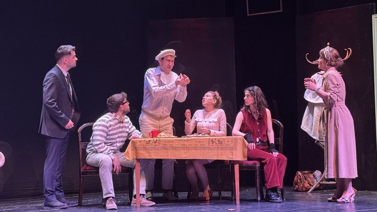 Tiyatro Frankfurt'un 'Boş Çerçeve' Oyunu İstanbul ve Ankara'da Sahnelendi