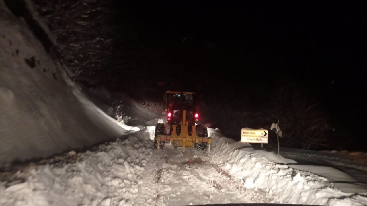 Tokat'ın Erbaa İlçesinde Ahırda Yaralanan Kişi 4 Saatlik Çalışmanın Ardından Hastaneye Kaldırıldı