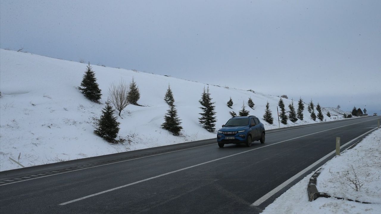 Tokat-Sivas Kara Yolunda Kar Yağışı Etkisini Gösteriyor