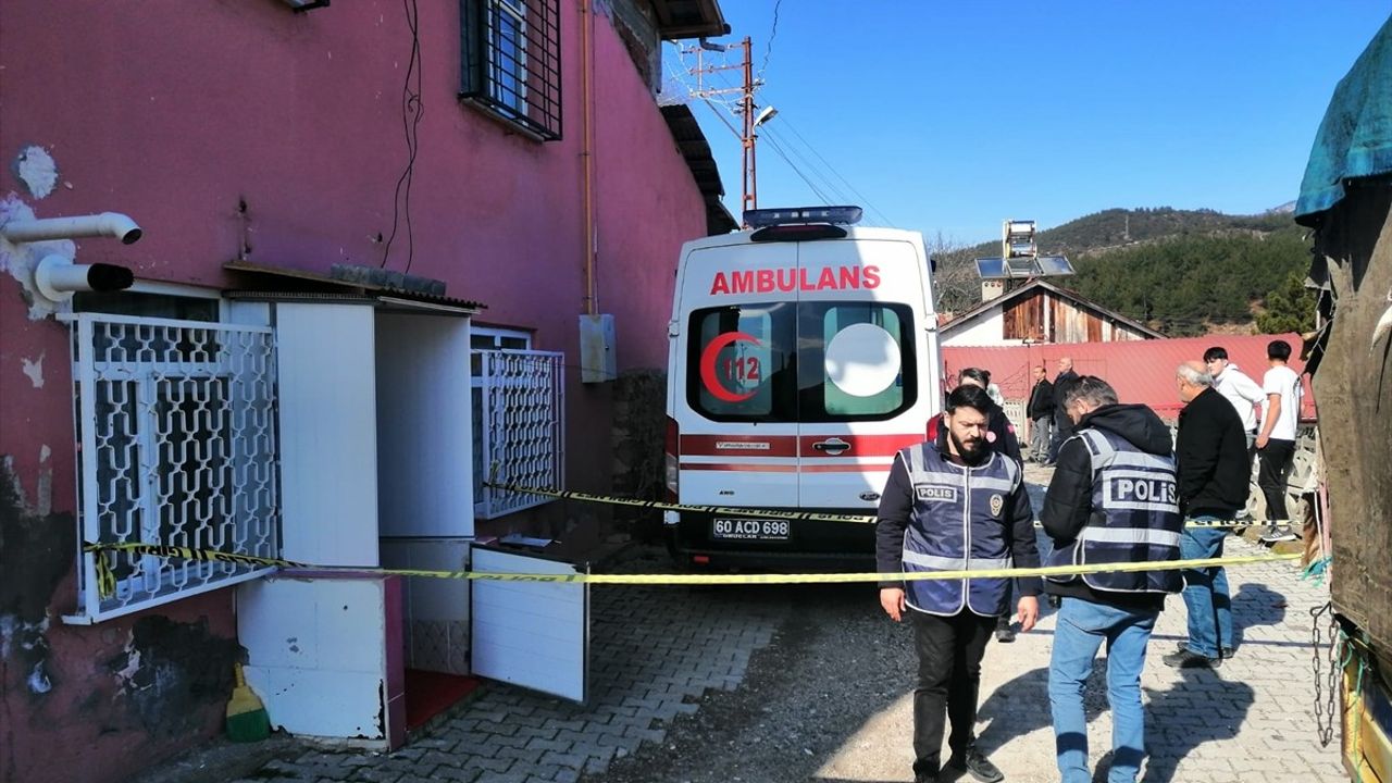 Tokat'ta Baba, Tartıştığı Oğlunu Keserle Öldürdü: Tutuklandı