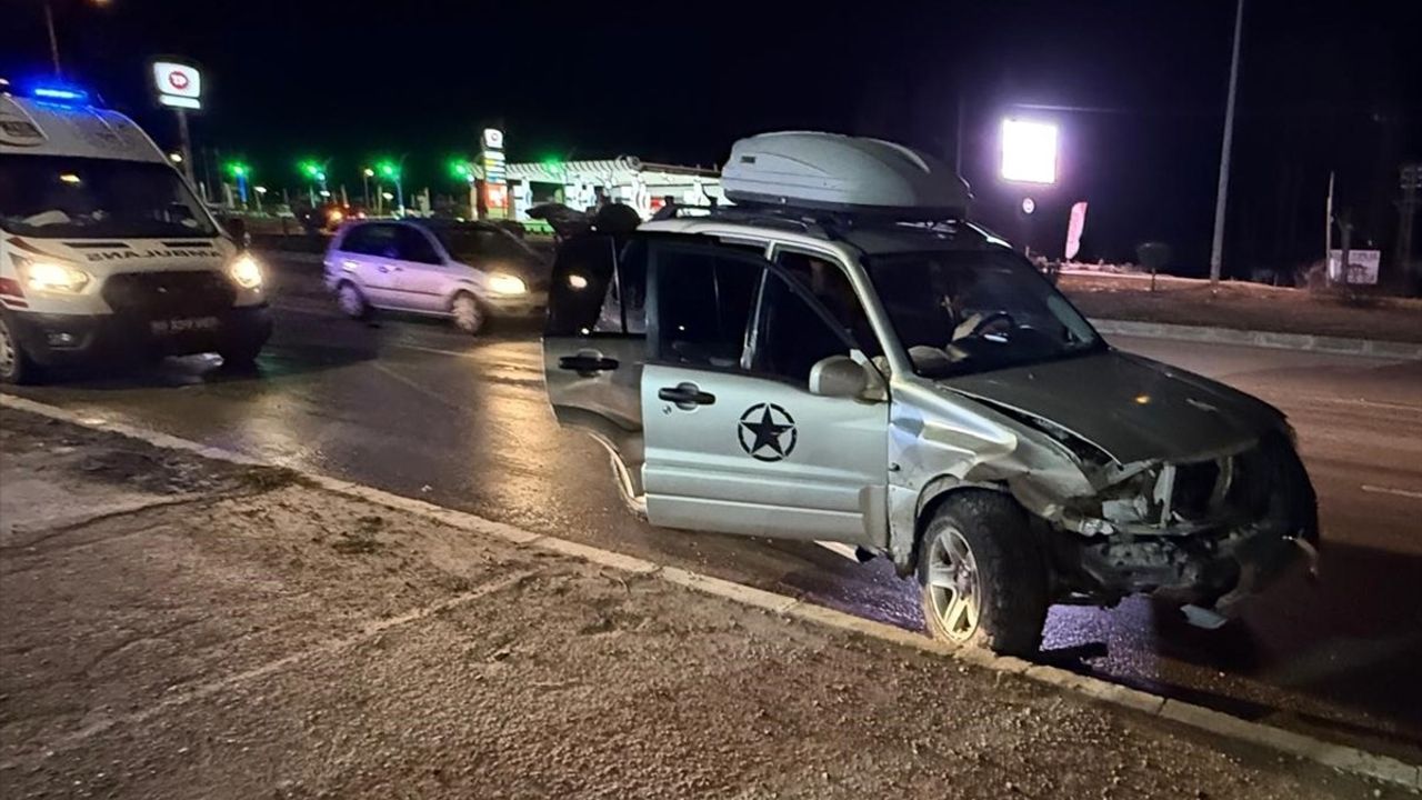 Tokat'ta Cip ile Otomobil Çarpıştı, 5 Kişi Yaralandı
