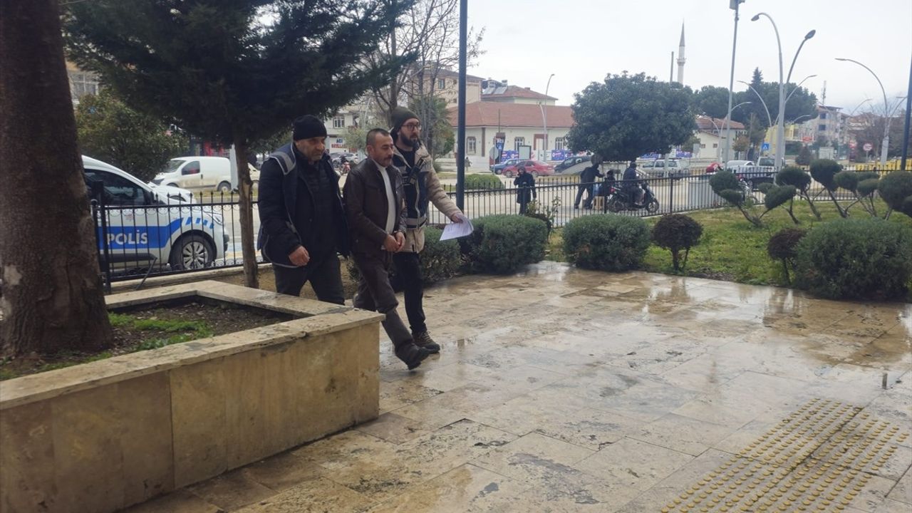 Tokat'ta Düzensiz Göçmen Taşıyan Tır Durduruldu