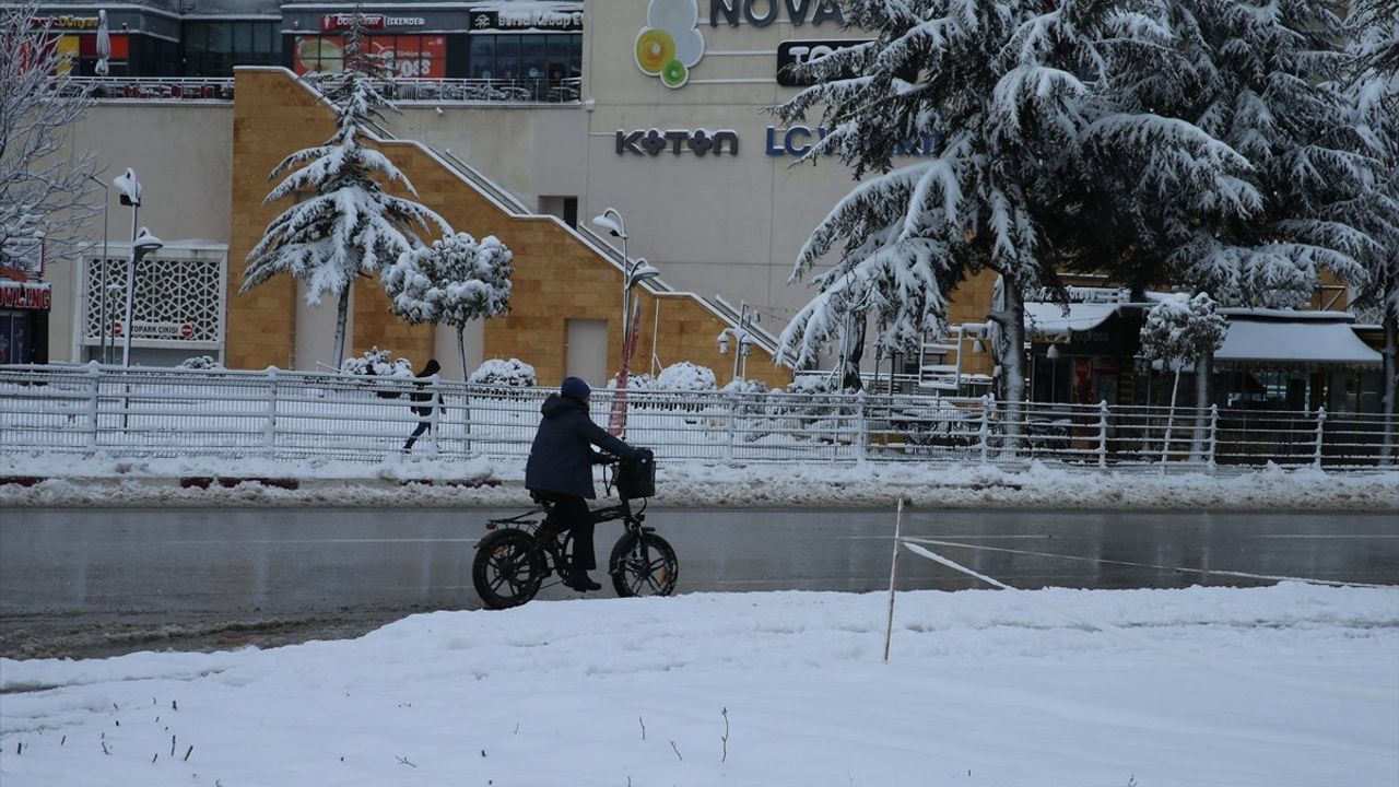 Tokat'ta Kar Yağışı Etkisini Sürdürüyor