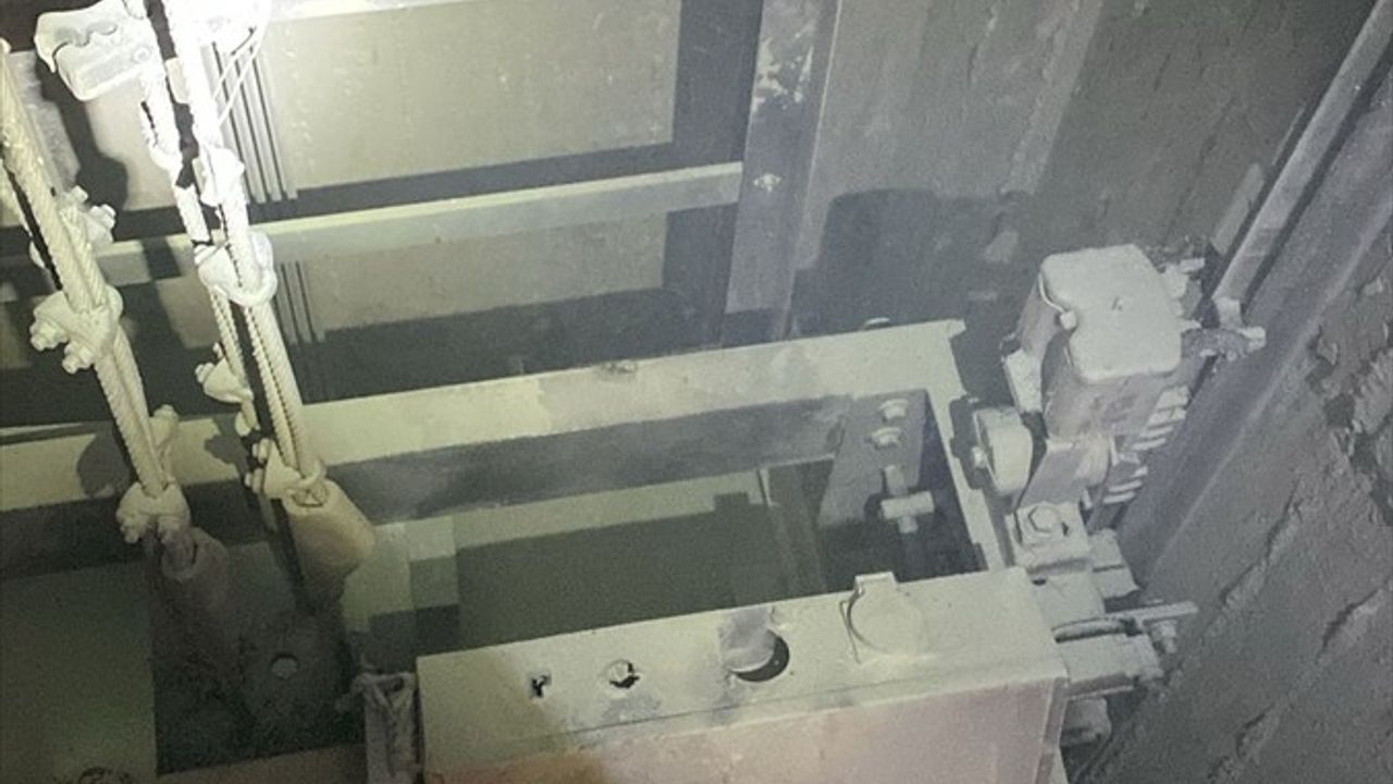 Trabzon'da Asansörde Yangın: Olay Yeri İncelemeleri Devam Ediyor