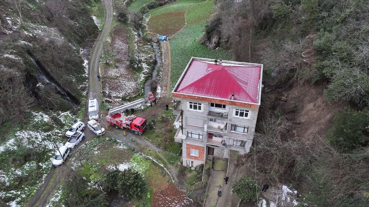 Trabzon'da Heyelan: 6 Kişi İtfaiye Ekipleri Tarafından Kurtarıldı