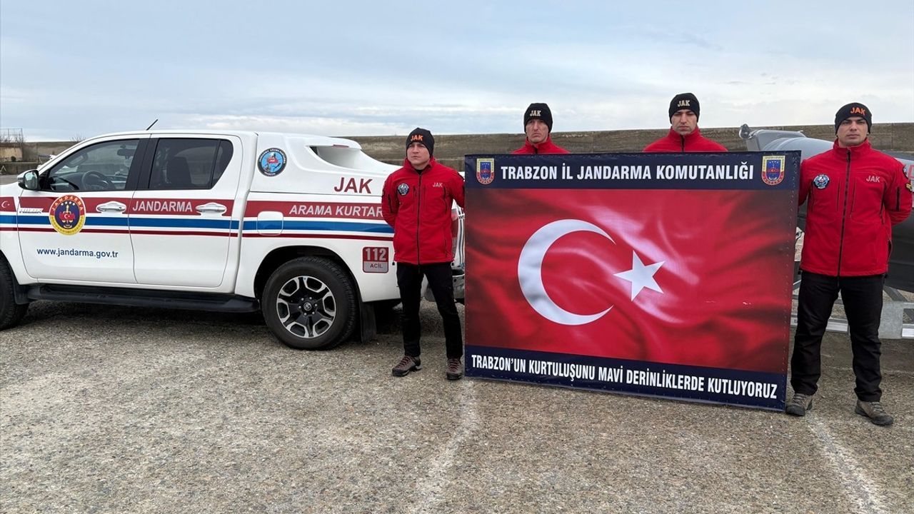 Trabzon'un Kurtuluşu SAK Timleriyle Su Altında Kutlandı