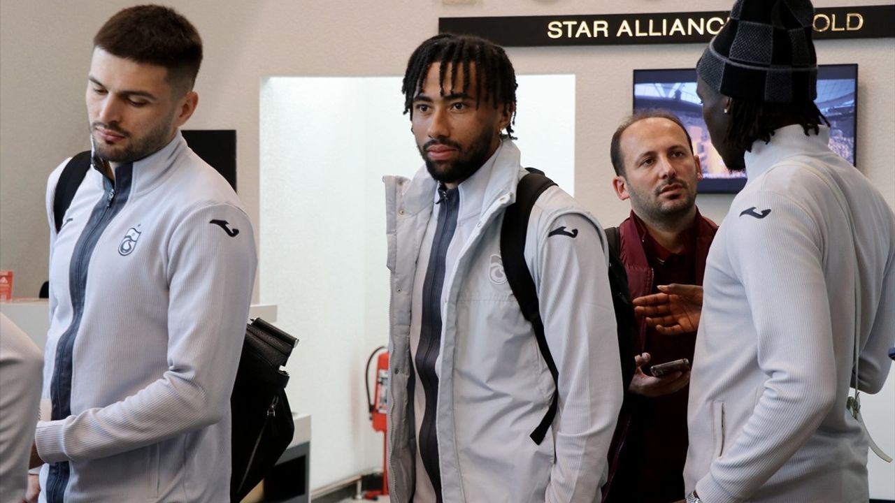 Trabzonspor, Beşiktaş Maçı İçin İstanbul'a Uçtu