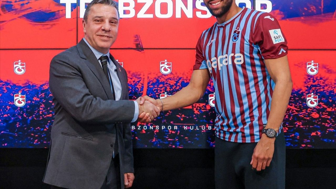Trabzonspor, Yeni Transfer Folcarelli İçin İmza Töreni Düzenledi