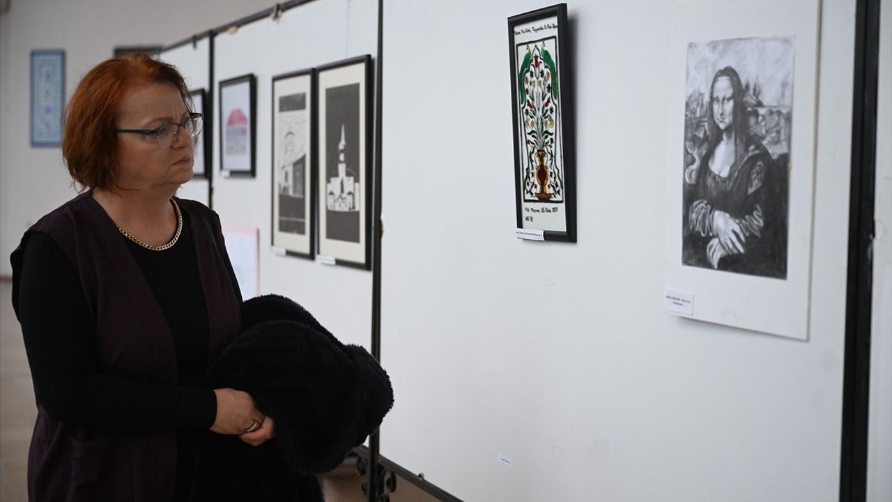 Trakya Üniversitesi'nde Karma Sanat Sergisi Açıldı