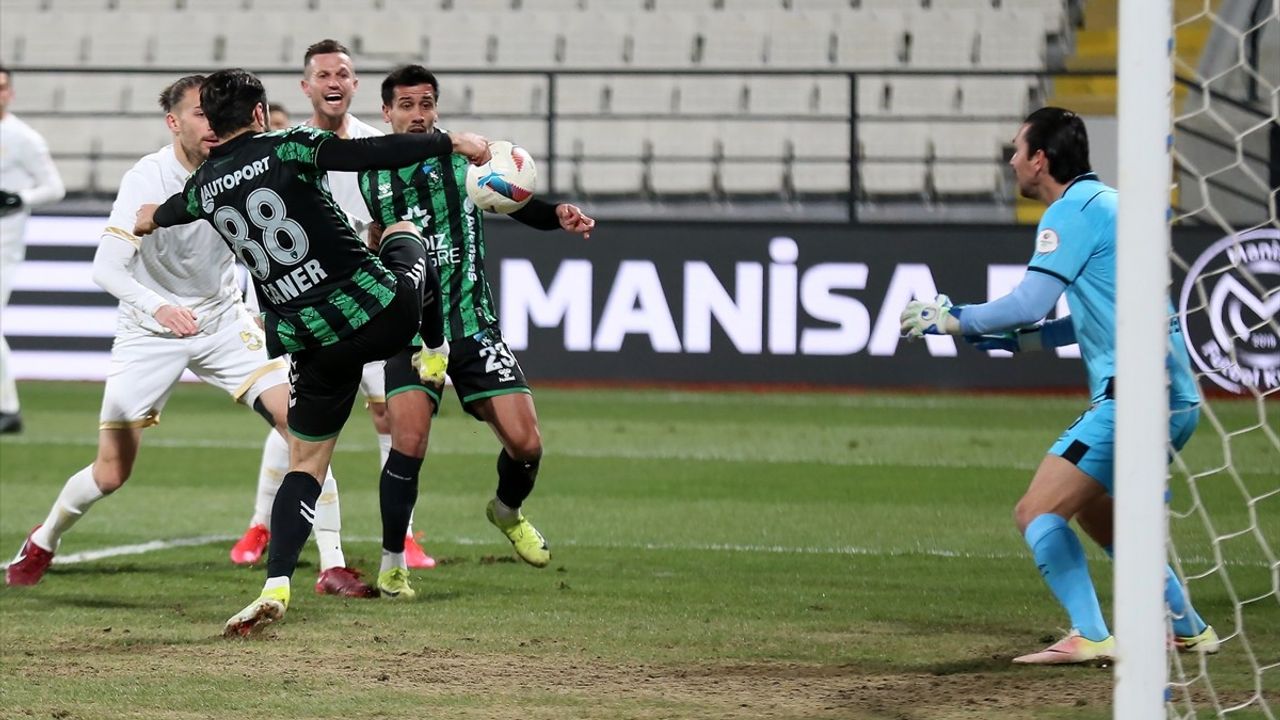 Trendyol 1. Lig'de Kocaelispor, Manisa FK'yı Deplasmanda 2-0 Geçti