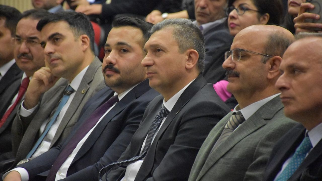 TÜGVA'nın İhtisas Akademi Projesi Kapsamında Antalya'da 'Şehir ve Estetik' Programı Düzenlendi