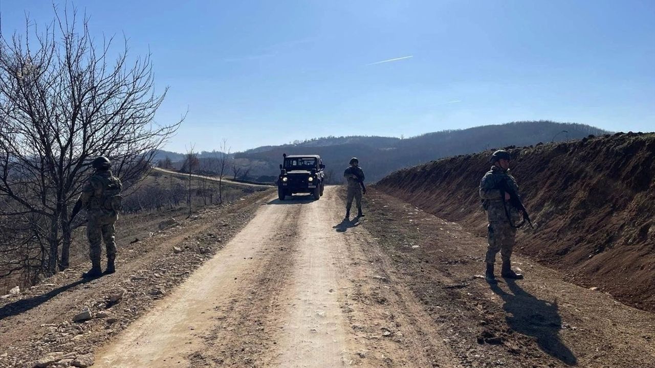 Türk Askeri, Kosova'da Güvenlik için Devriye Faaliyetlerine Devam Ediyor