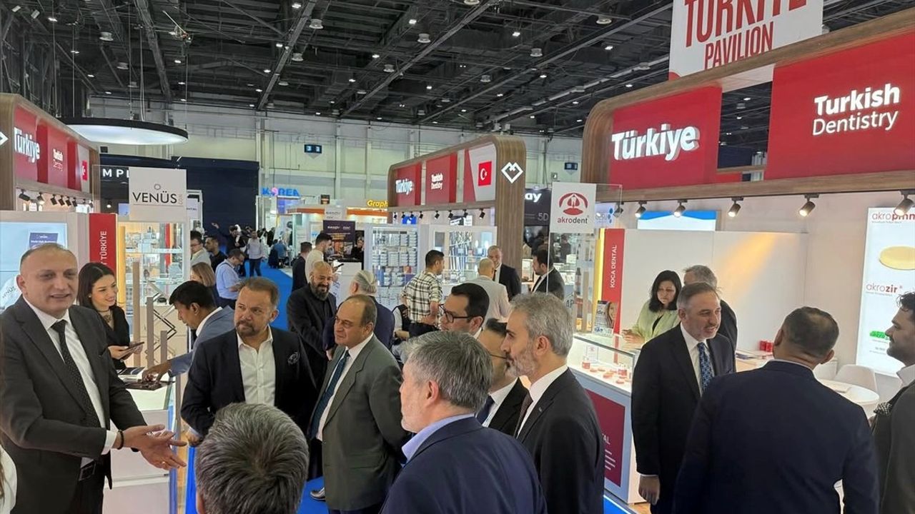 Türk Diş Malzemesi Üreticileri Dubai'deki AEEDC Fuarı'nda Temsil Ediliyor