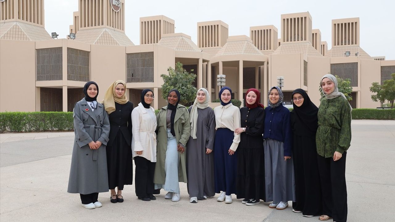 Türk Öğrenciler Katar Üniversitesi’nde Lisans Eğitimi Alıyor
