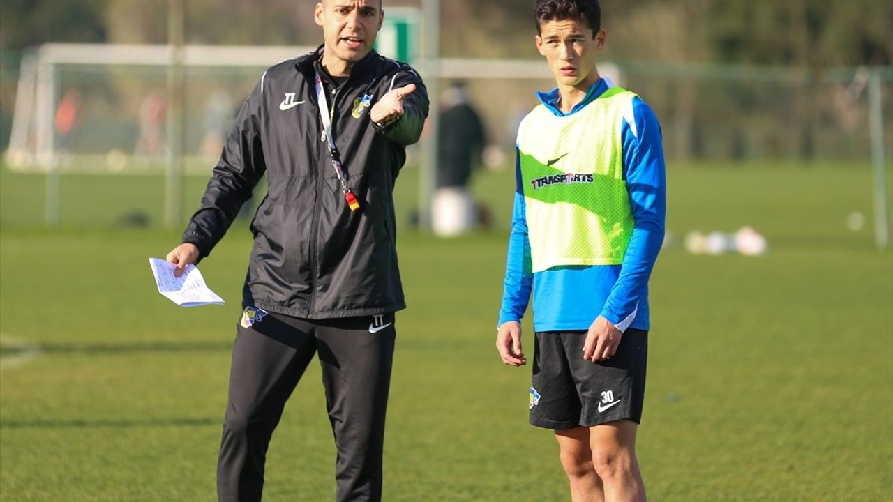 Türk Teknik Direktör Tuğberk Tanrıvermiş, St. Pölten'i Başarıyla Yönetiyor