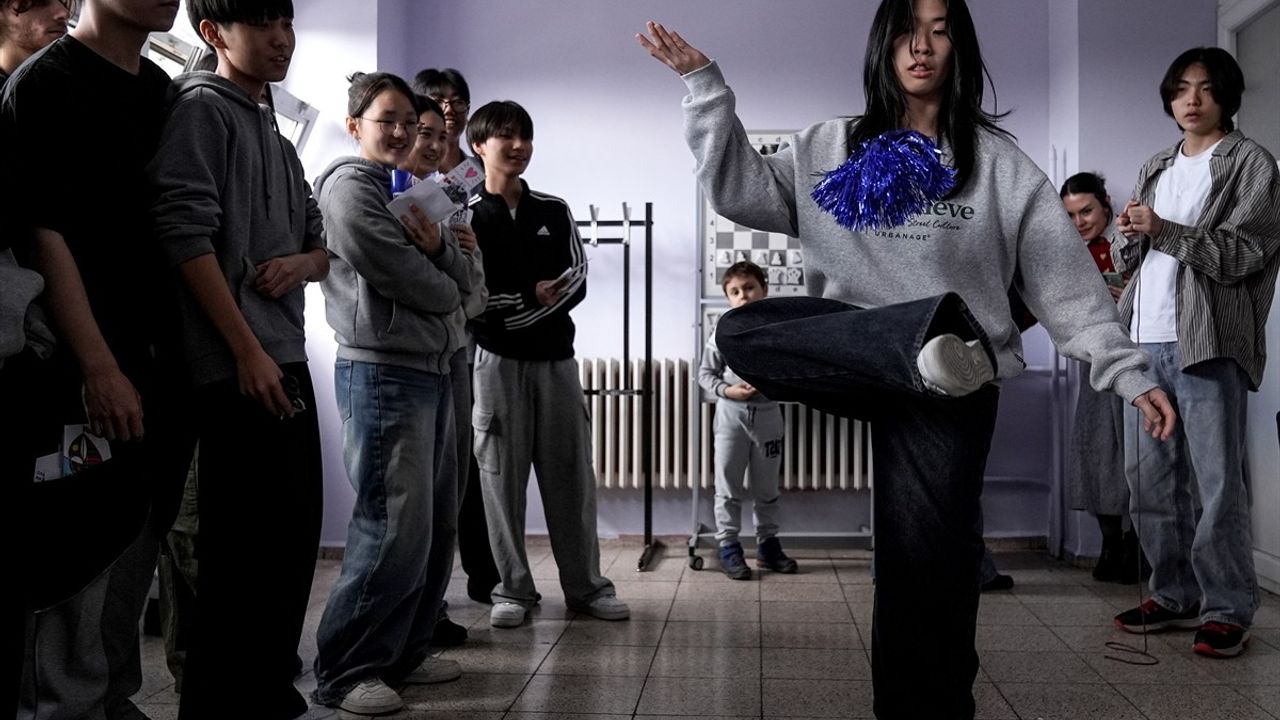 Türk ve Güney Koreli Öğrenciler Geleneksel Oyunlarla Dostluk Kurdu