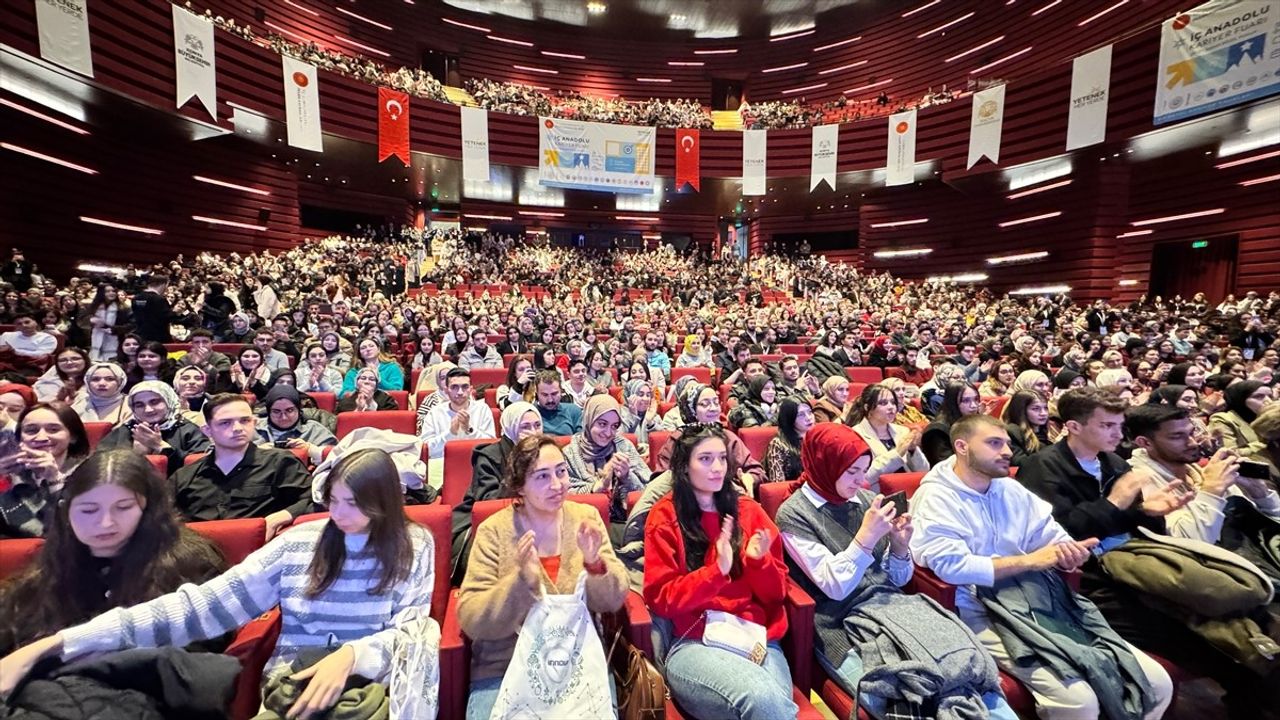 Türk Yıldızları, İKAF'25 Kapsamında Gençlerle Buluştu