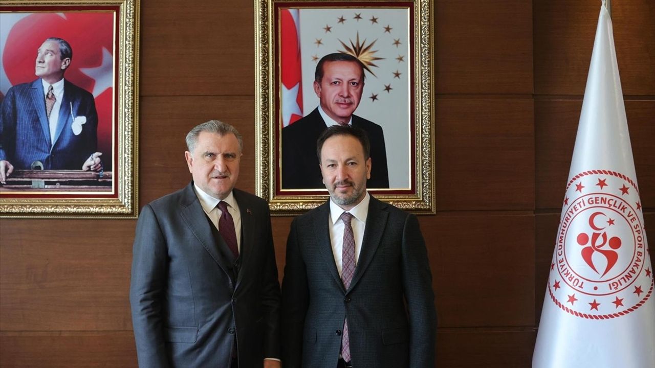 Türkiye Eskrim Federasyonu Başkanı Karataş, Gençlik ve Spor Bakanı Bak ile Görüştü