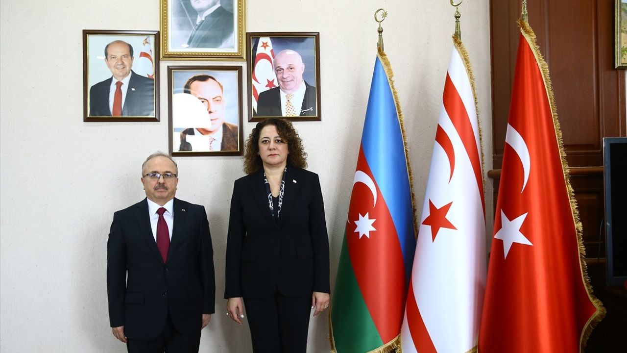 Türkiye'nin Bakü Büyükelçisi Birol Akgün, KKTC Temsilciliğini Ziyaret Etti