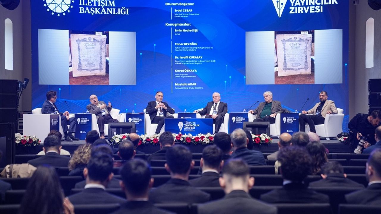 Türkiye Yayıncılık Zirvesi'nde Matbuat Dünyasının Dönüşümü Konuşuldu