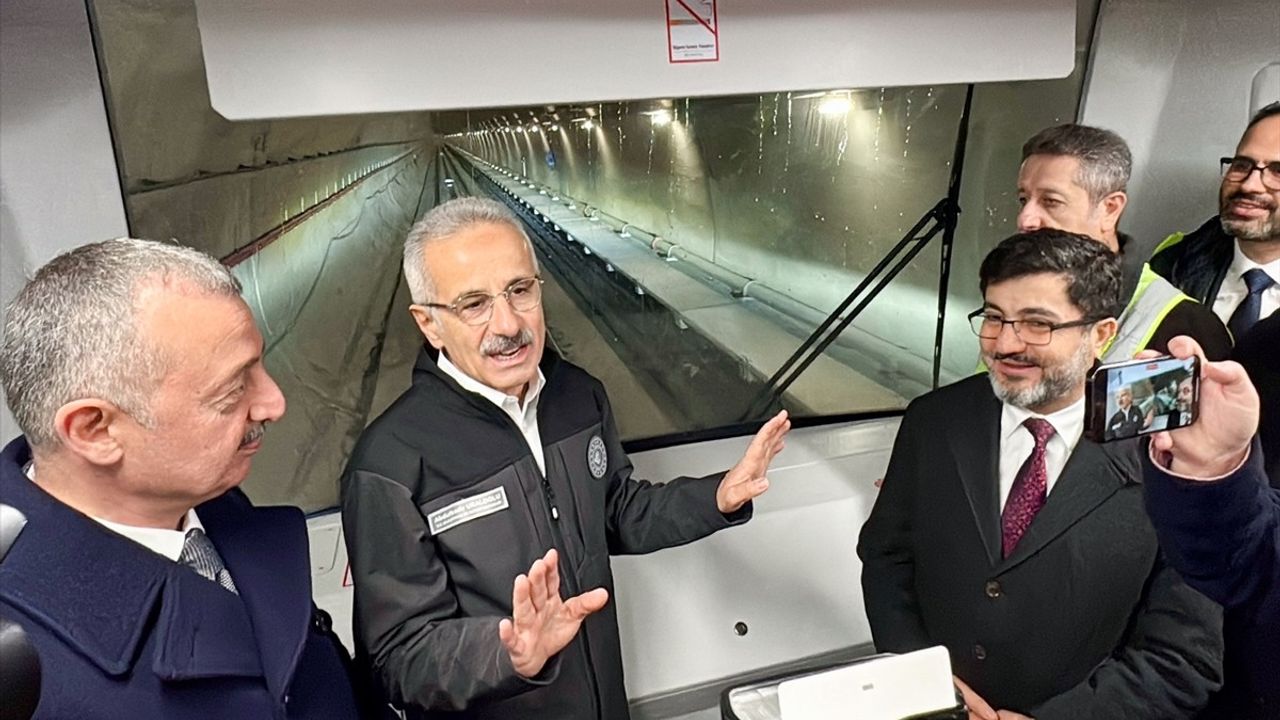 Ulaştırma ve Altyapı Bakanı Uraloğlu, Gebze-Darıca Metro Hattı'nın Yeniliklerini Açıkladı